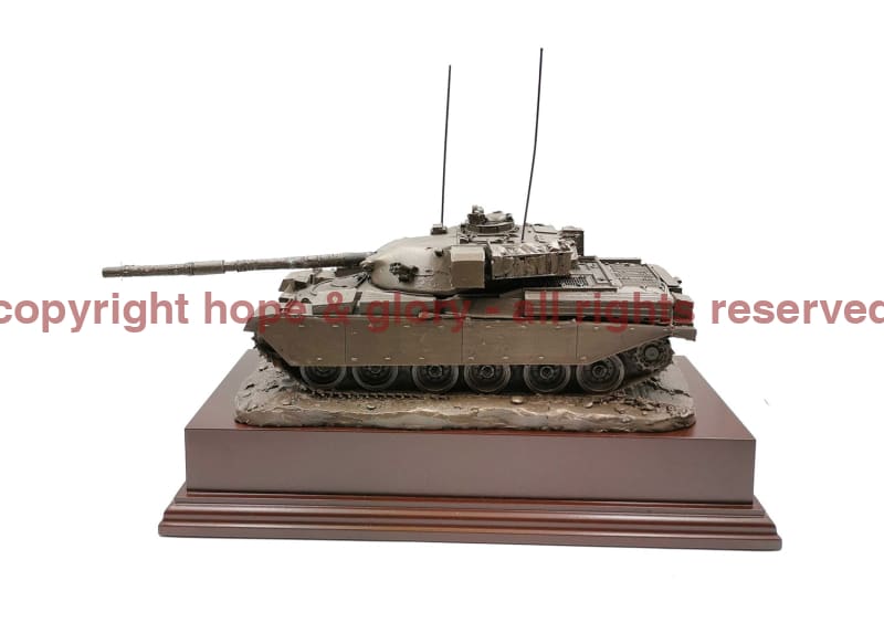 洋書 Chieftain Main Battle Tank 1966 present Chieftain Main Battle Tank 1965–2003: : New Vanguard Simon